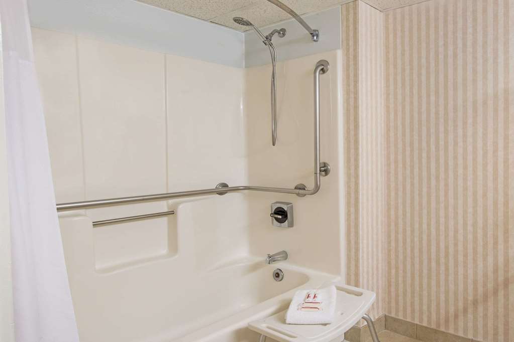 Baymont by Wyndham Bartonsville Poconos - photo 7