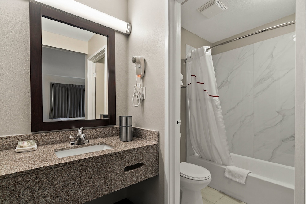 Red Roof Inn Spartanburg I 85 - photo 18