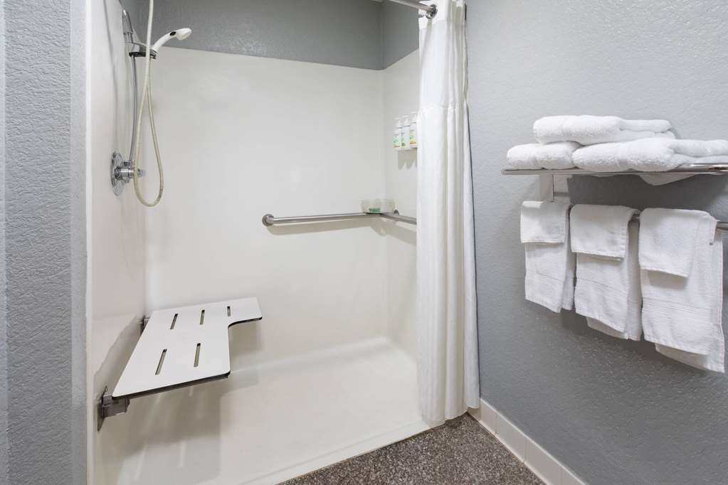 AmericInn by Wyndham Grinnell - photo 21
