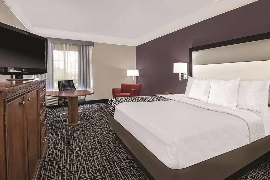 Quality Inn and Suites - photo 10
