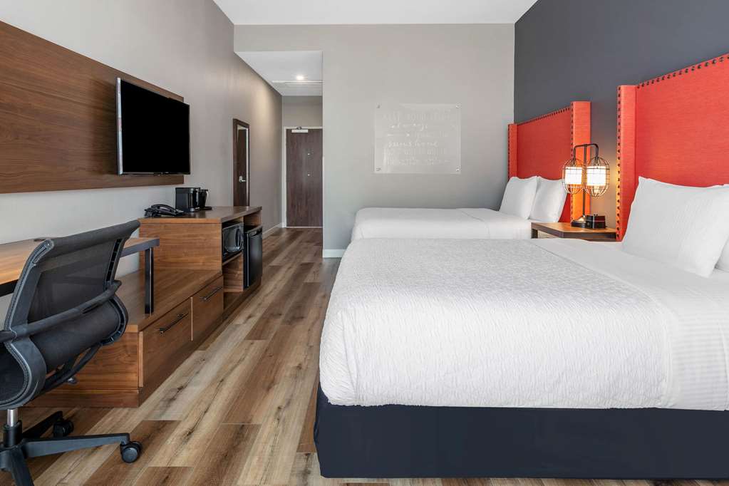 La Quinta Inn & Suites by Wyndham Lewisville - photo 29