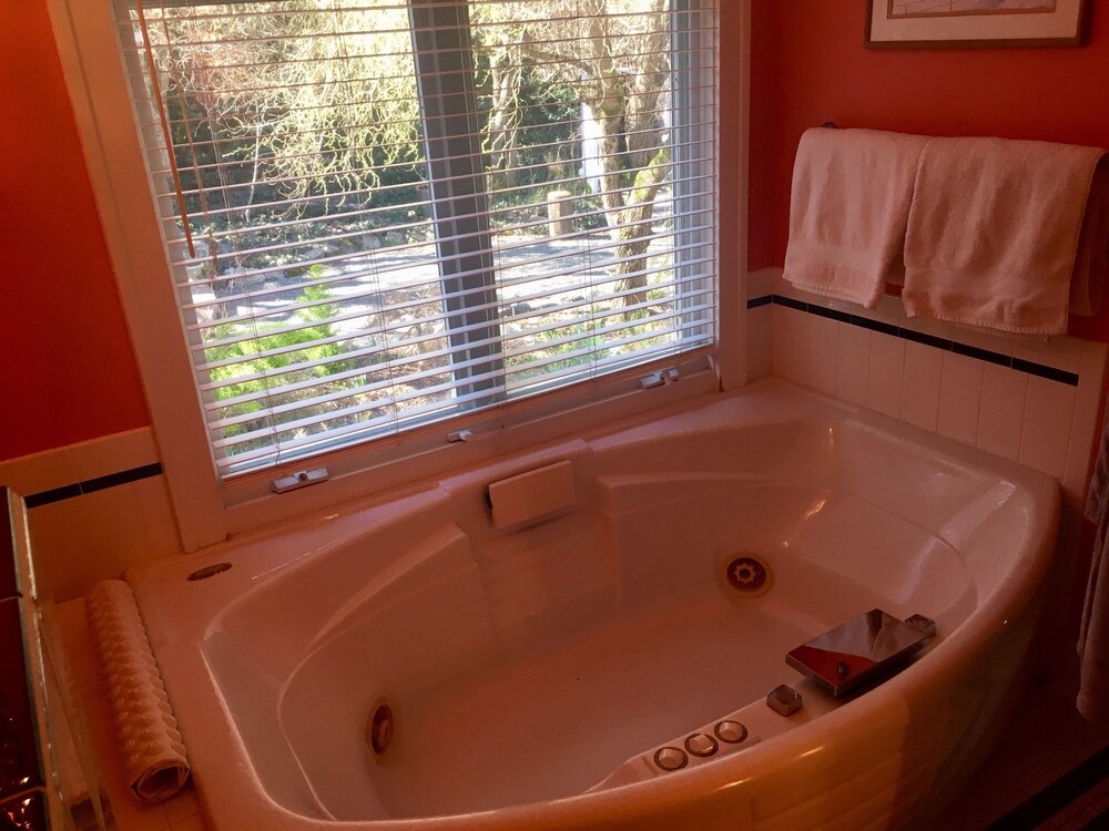 The Villa Bed & Breakfast - photo 17