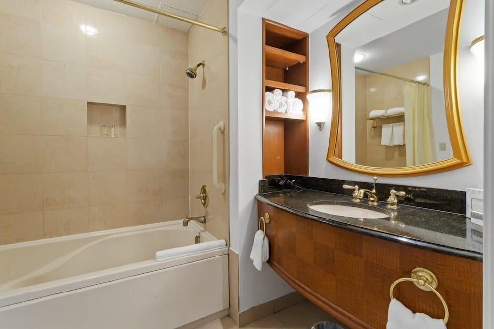 Boardwalk King Bed Retreats by Cozysuites - photo 17