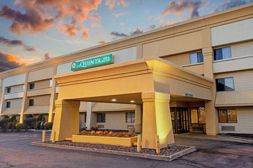 La Quinta Inn & Suites by Wyndham Stevens Point - photo 4