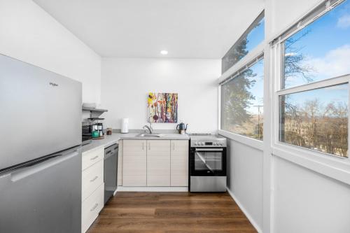 Iconic Modern Stay w Free Parking — 4-Star Luxury Hotel in Spokane, United States