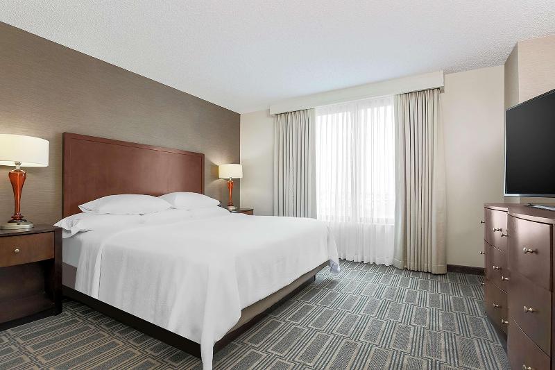 Embassy Suites by Hilton Chicago Lombard Oak Brook - photo 28
