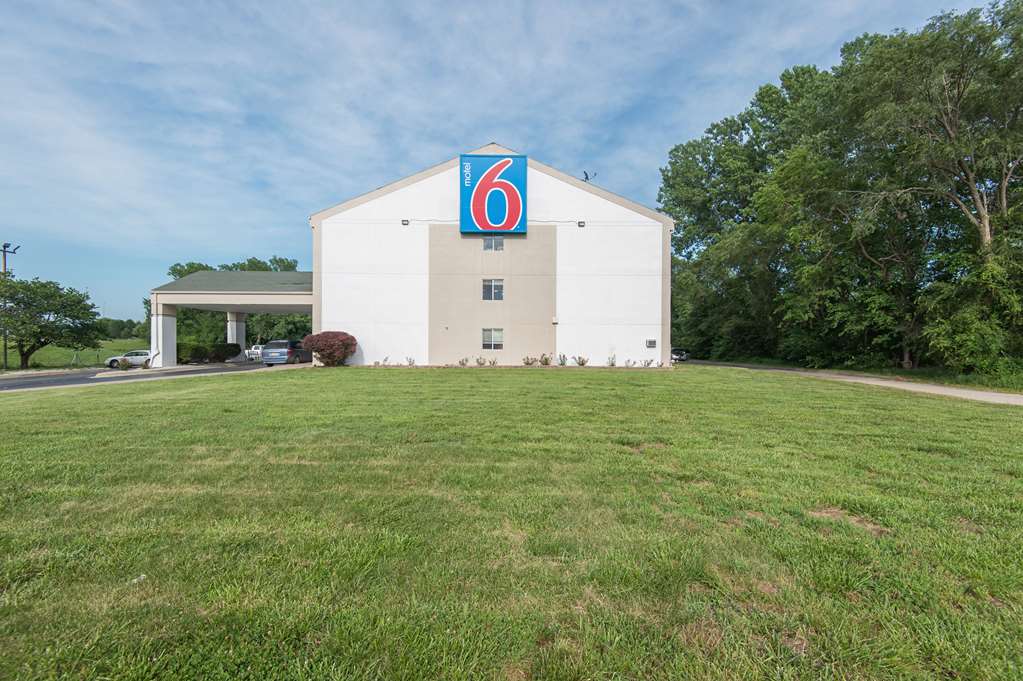 Motel 6 Lawrence KS - photo 3