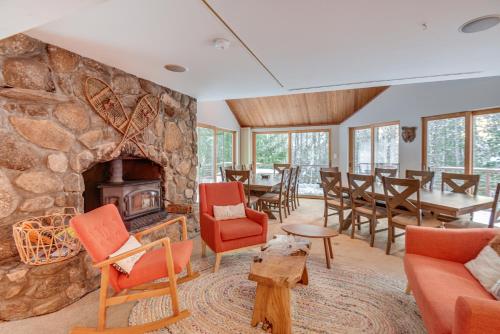 White Mountain Escape with Separate In Law Suite — 4-Star Luxury Hotel in Thornton, United States