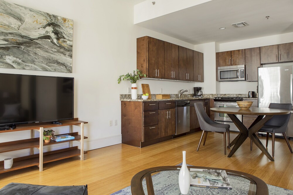 Sophisticated 1BR in C.B.D. by Sonder - photo 8
