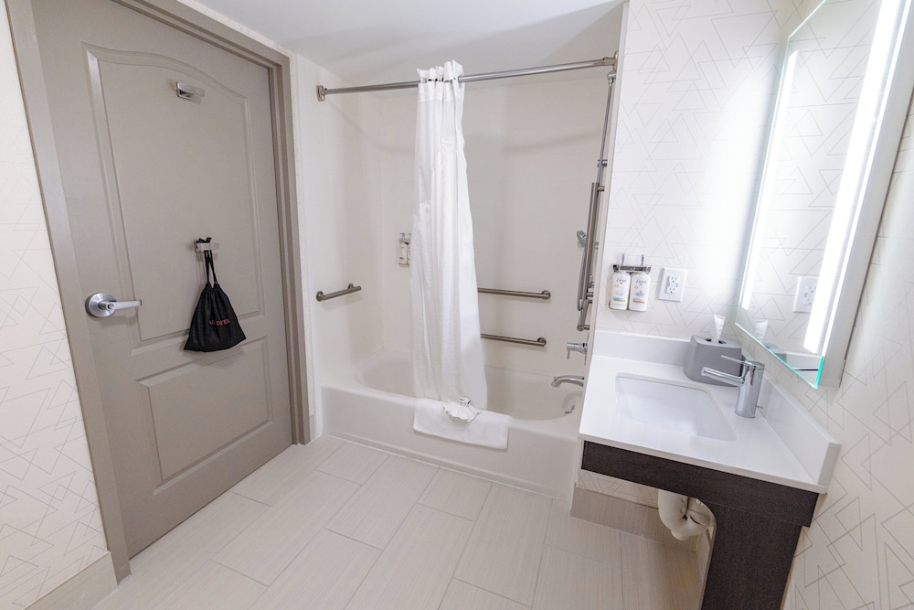 Holiday Inn Express Hotel of Neptune by IHG - photo 51