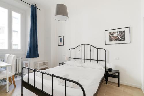 GuestHost M4 Argonne Balcony Apartment — 4-Star Luxury Hotel in Milan, Italy