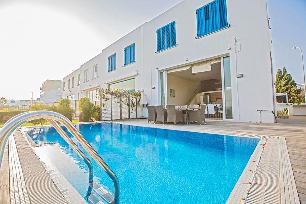 Villa Fig Tree Bay Frontline Luxury 4bdr Sea Front Protaras Villa with Pool