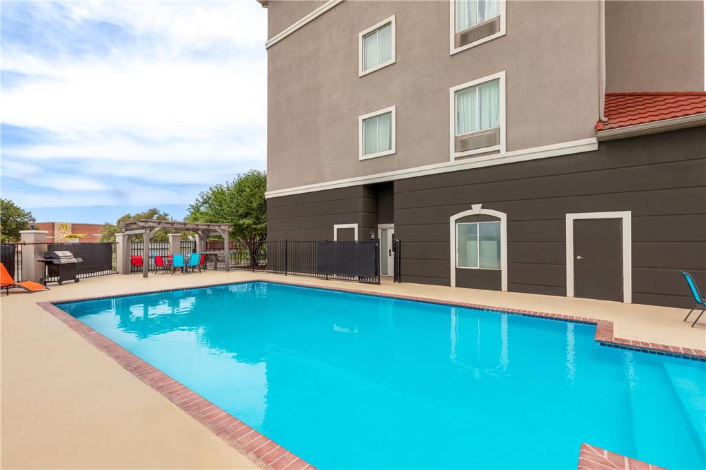 La Quinta Inn & Suites by Wyndham Brownwood - photo 8