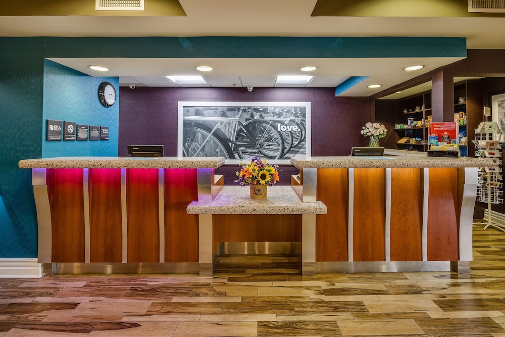 Hampton Inn San Francisco Airport - photo 4