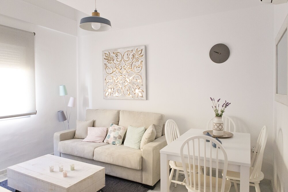 Hello Málaga Flat Salitre I — 4-Star Luxury Hotel in Malaga, Spain