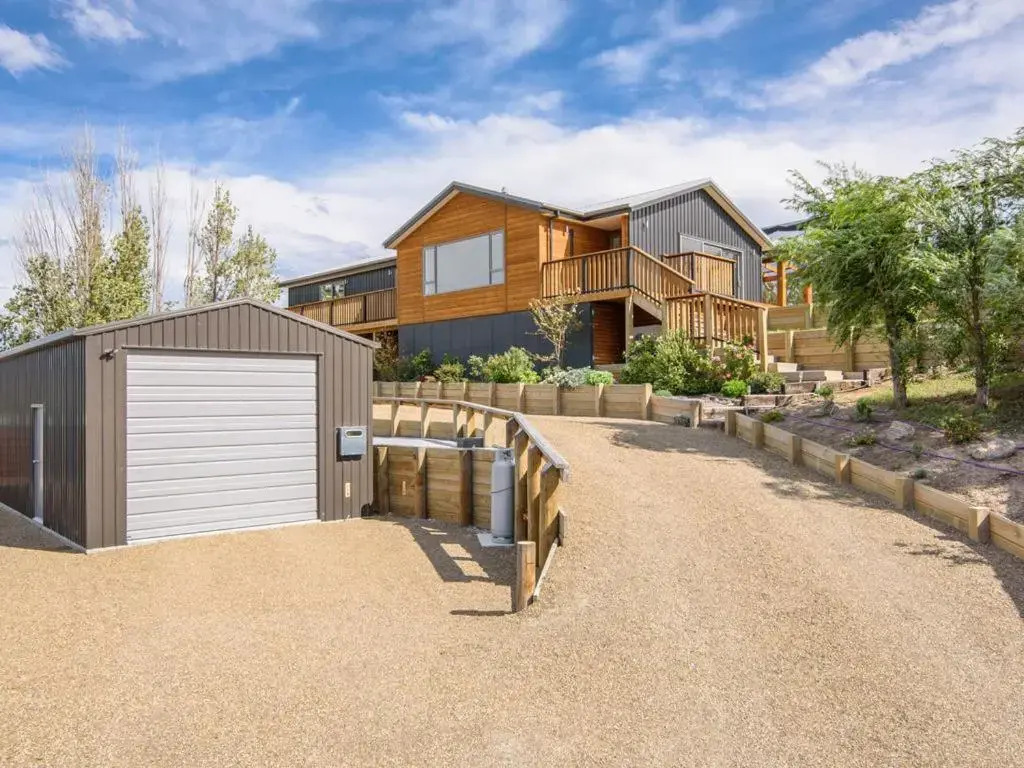 Pisa View Paradise Cromwell Holiday Home — 4-Star Luxury Hotel in Cromwell, New Zealand