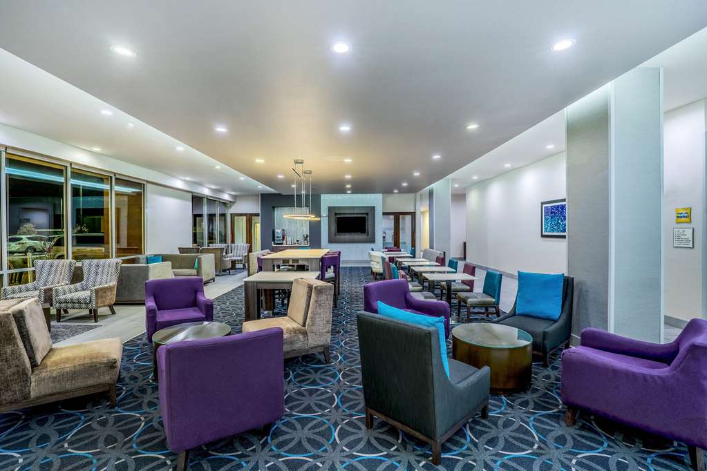 La Quinta Inn & Suites by Wyndham Houston Cypress - photo 6