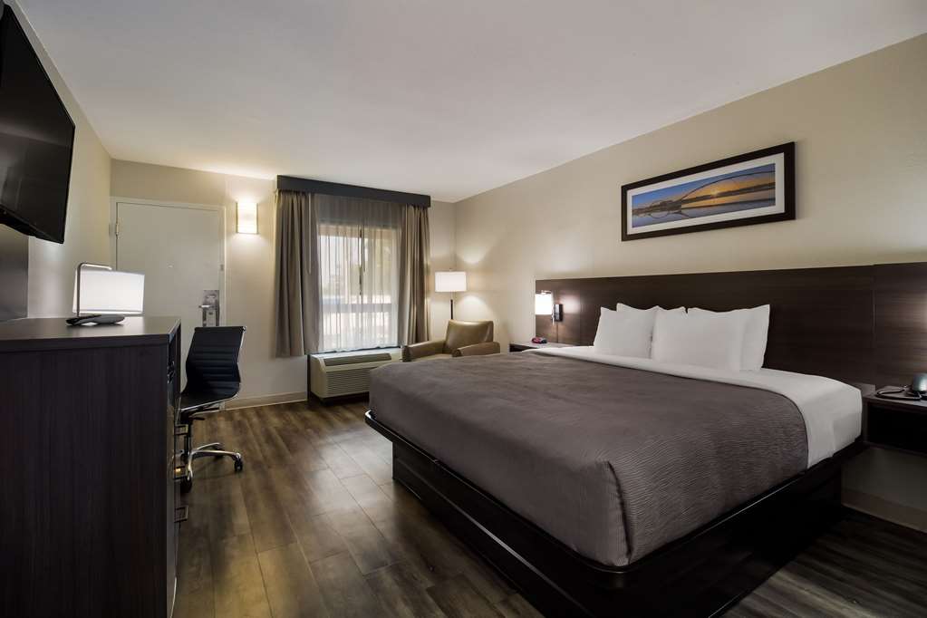Quality Inn Coliseum - photo 20