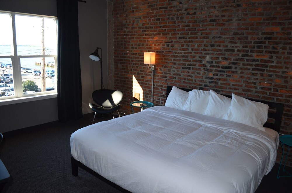 Hotel Kilbourne Downtown Sandusky - photo 11