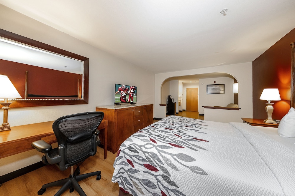 Red Roof Inn & Suites Biloxi Ocean Springs - photo 24