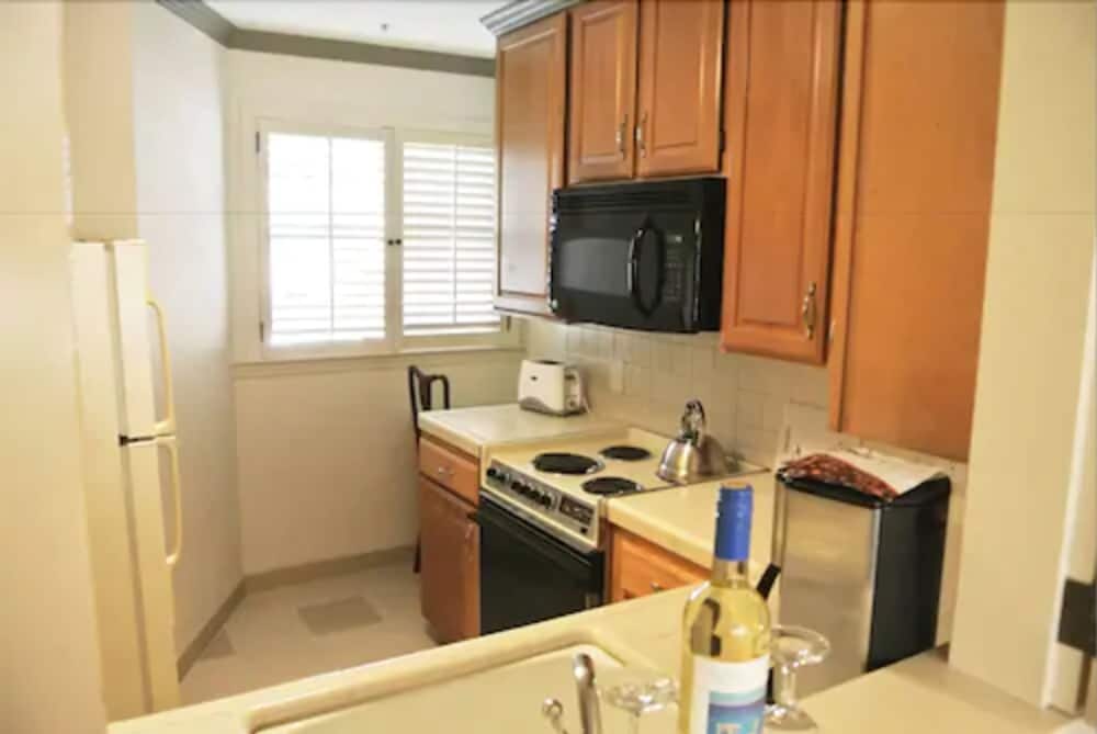Cow Hollow Inn & Suites - photo 19