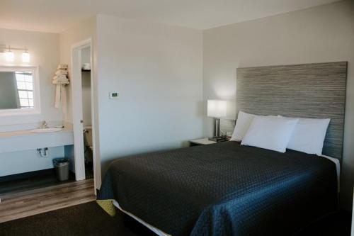 Berlin Village Inn - photo 17
