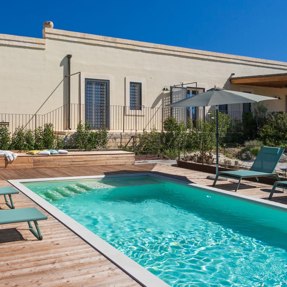 Dimora Degli Ulivi 10 Emma Villas — 4-Star Luxury Hotel in Noto, Italy