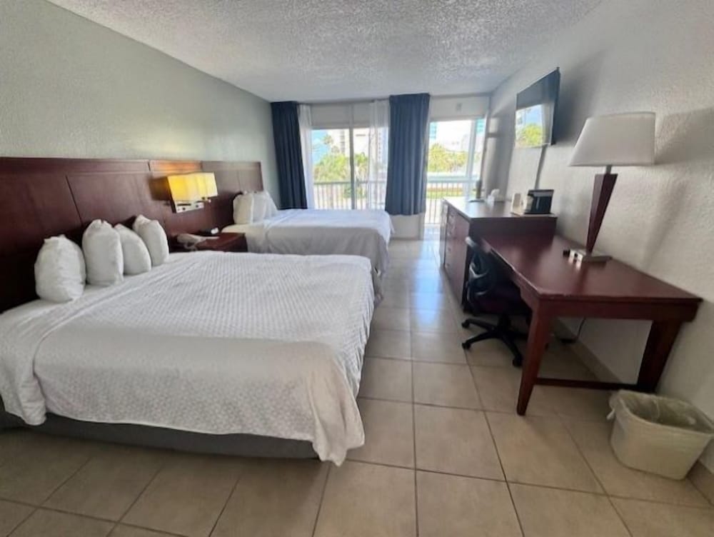 Clearwater Beach Hotel - photo 9