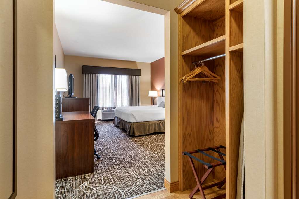 Best Western Plus Chelsea Hotel - photo 19