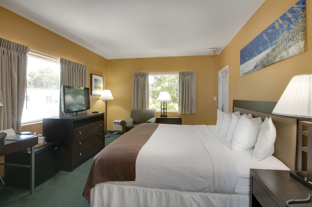 Bahia Cabana Beach Resort - photo 10