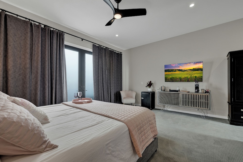 The Bentley Hotel Coco Chanel Room Pool View - photo 15