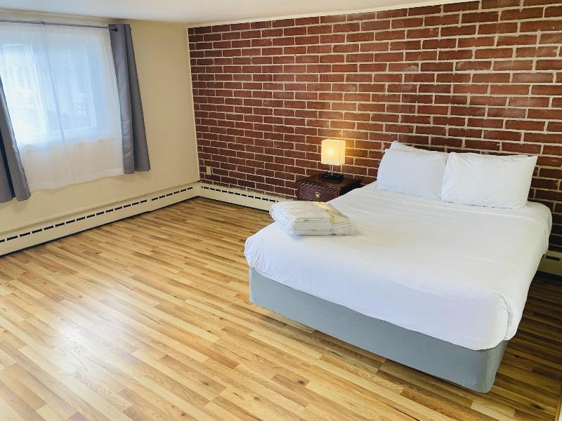 The Lancaster Motel - photo 21