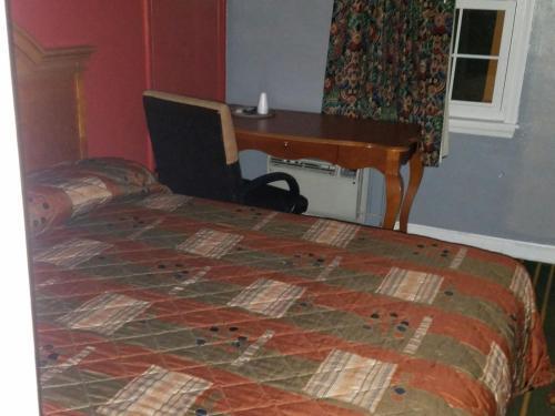 Berkeley Springs Motel - photo 2