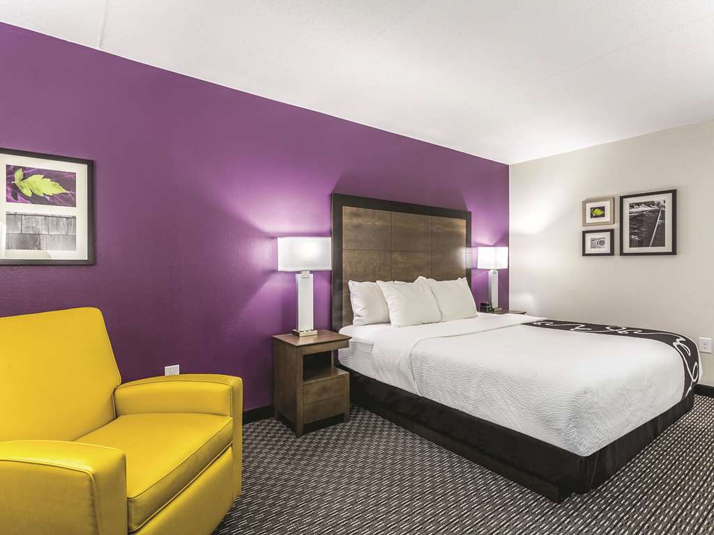 La Quinta Inn & Suites by Wyndham Columbia Fort Meade - photo 20
