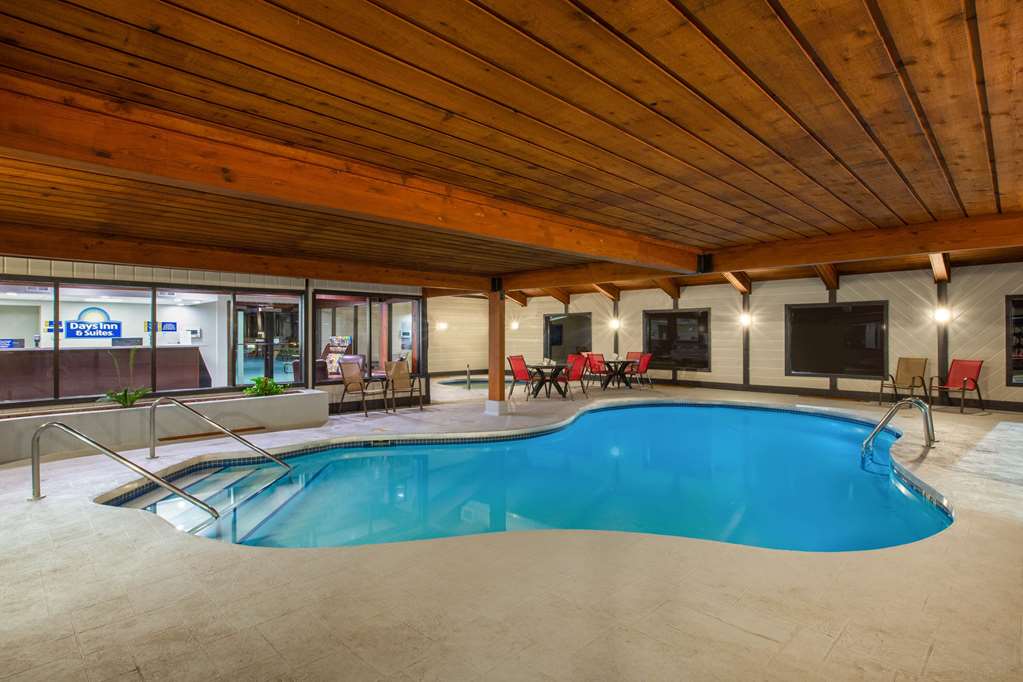 Days Inn & Suites by Wyndham Wisconsin Dells - photo 7