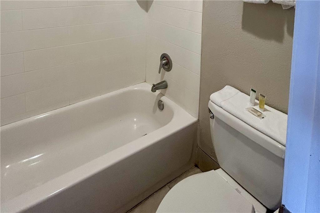 Days Inn by Wyndham Kingman West - photo 11