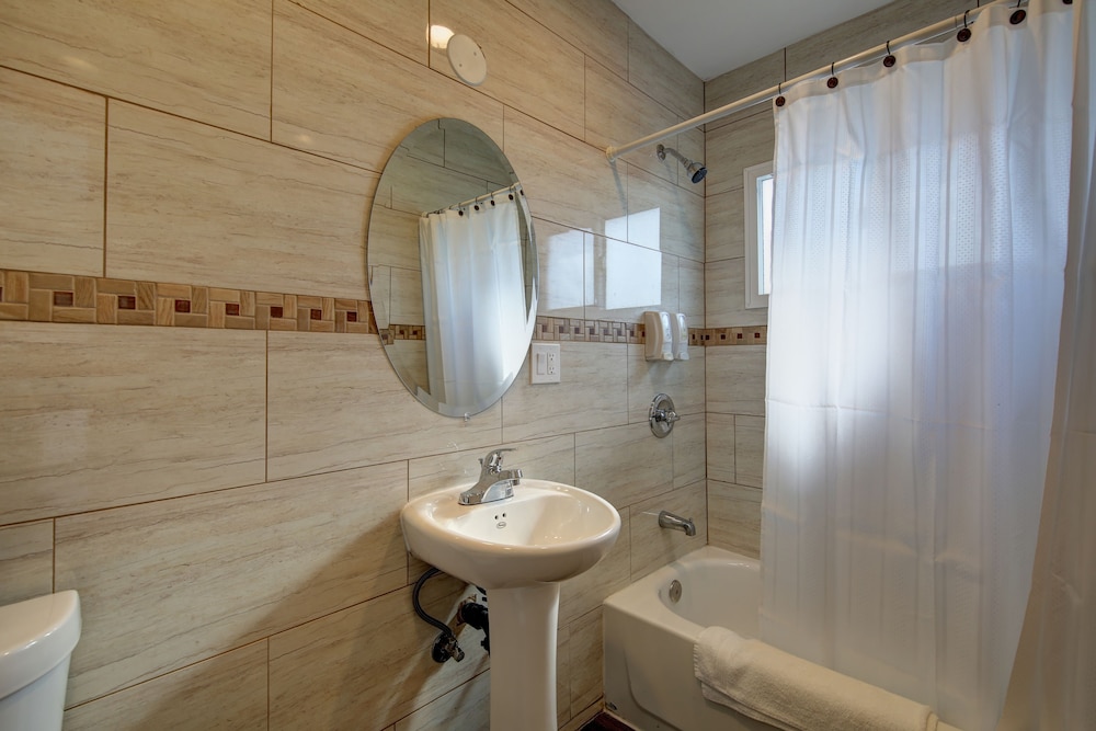 Tradewinds All Suite Hotel - photo 30