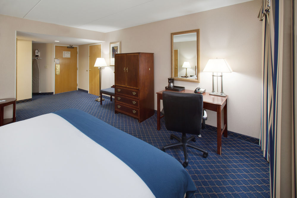 Holiday Inn Express At Drake University - photo 18