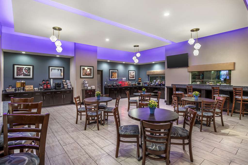 Best Western Plus Lake Jackson Inn & Suites - photo 8