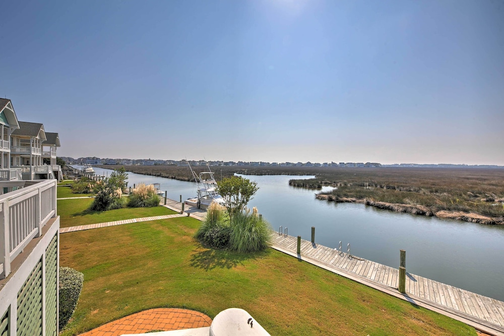 Manteo Waterfront Resort Home with 30 Ft Dock - photo 10