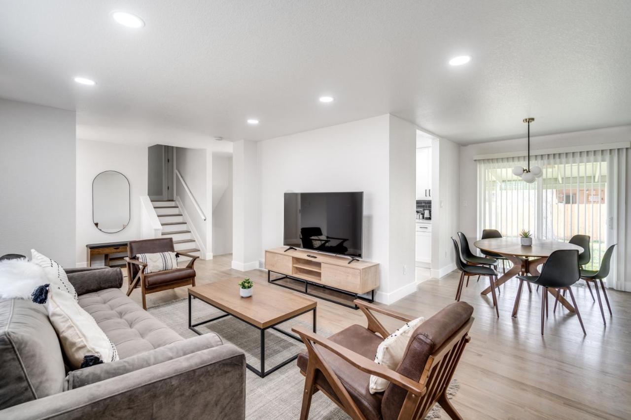#Marbella Lane Modern & Spacious 4BR Retreat in Arvada — 4-Star Luxury Hotel in Arvada, United States