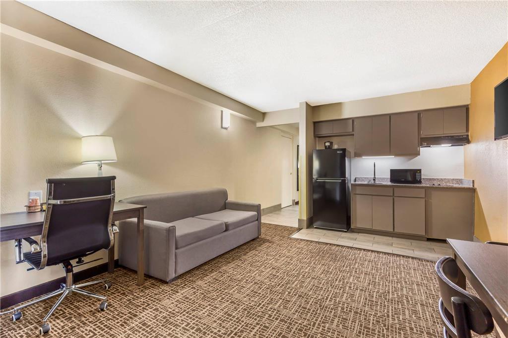 Quality Inn & Suites Spring Lake Fayetteville near Fort Bragg - photo 32