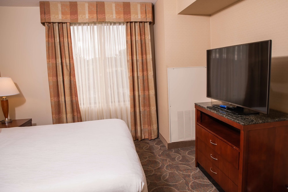 Hilton Garden Inn Erie - photo 19