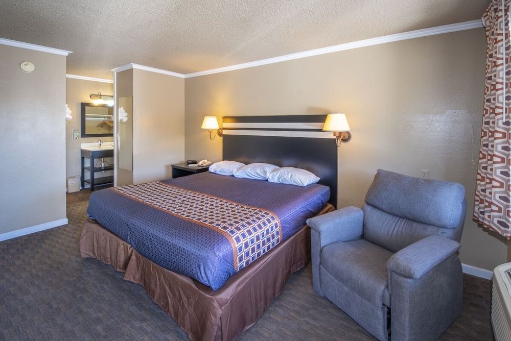 Surf Motel and Gardens - photo 16