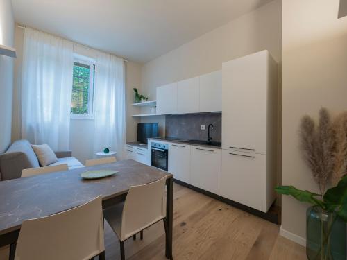 I Host Apartment Ranzoni 2 — 4-Star Luxury Hotel in Milan, Italy