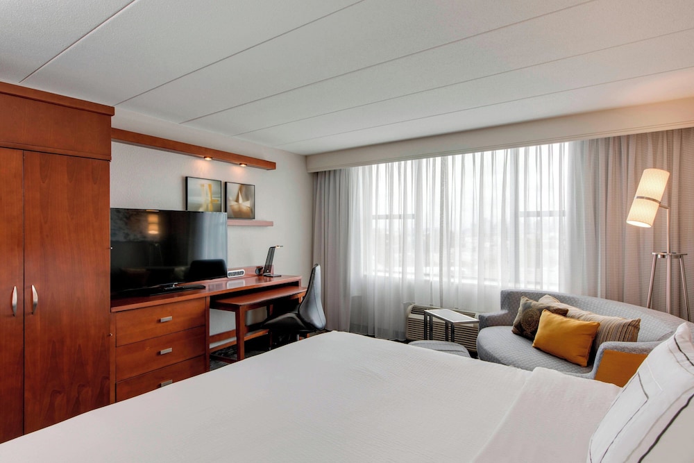 Courtyard by Marriott Boston Logan Airport - photo 17