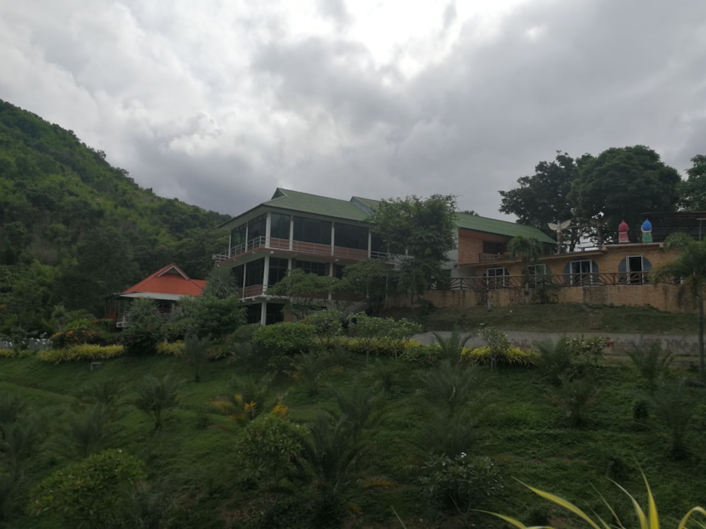 Aulong Resort in Suan Phueng, Thailand