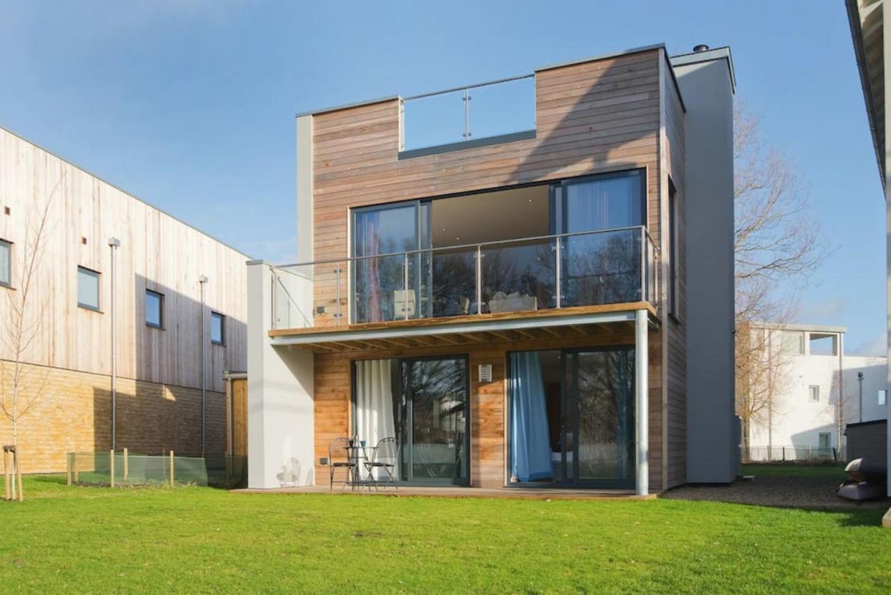 100 Howells Mere 100HM Lakeside Spa Property in Cirencester, United Kingdom