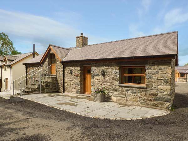 Briws 10333572 — Llangwm