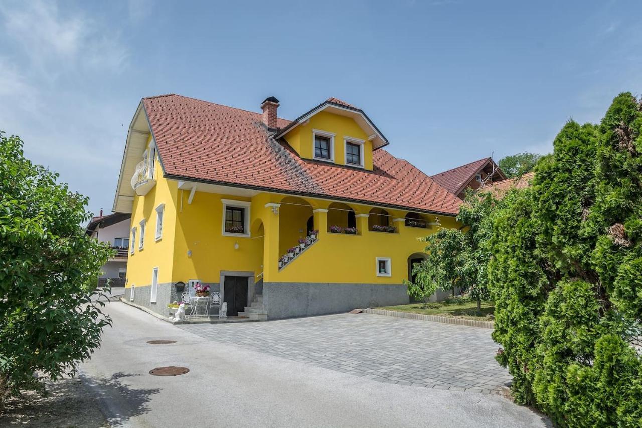 Apartma Ajda — 4-Star Luxury Hotel in Komenda, Slovenia